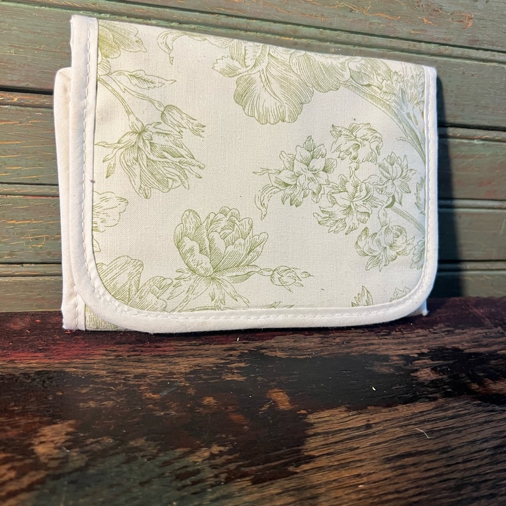 Cosmetic bag